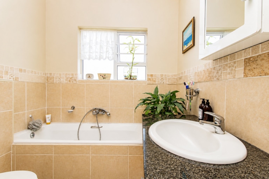 4 Bedroom Property for Sale in Fraaiuitsig Western Cape